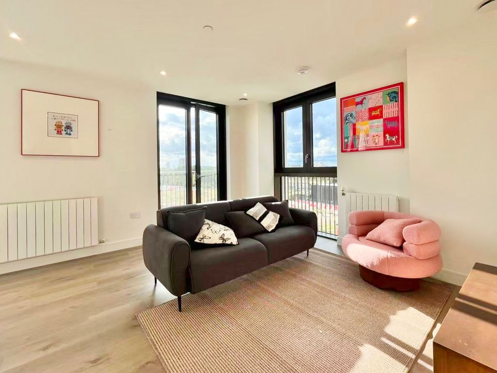 Property photo 2 of 32