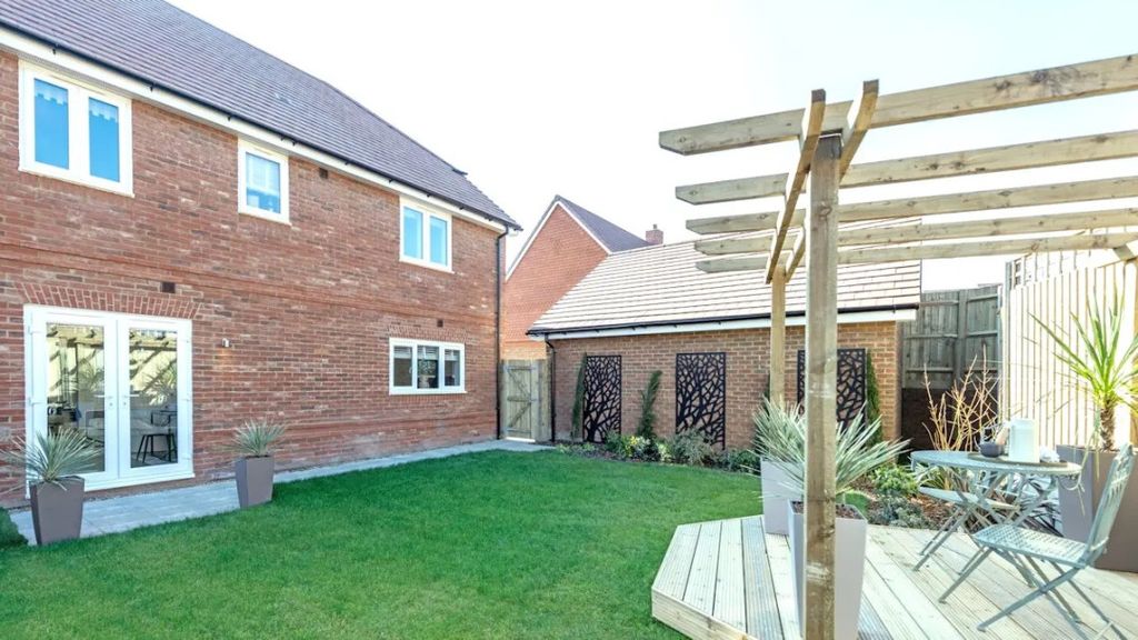 Property photo 2 of 19