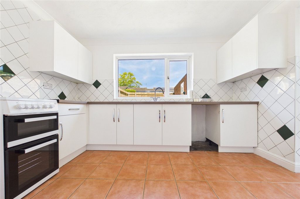 Property photo 2 of 18 Kitchen