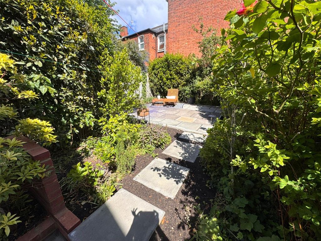 Property photo 2 of 18 Picture No. 24