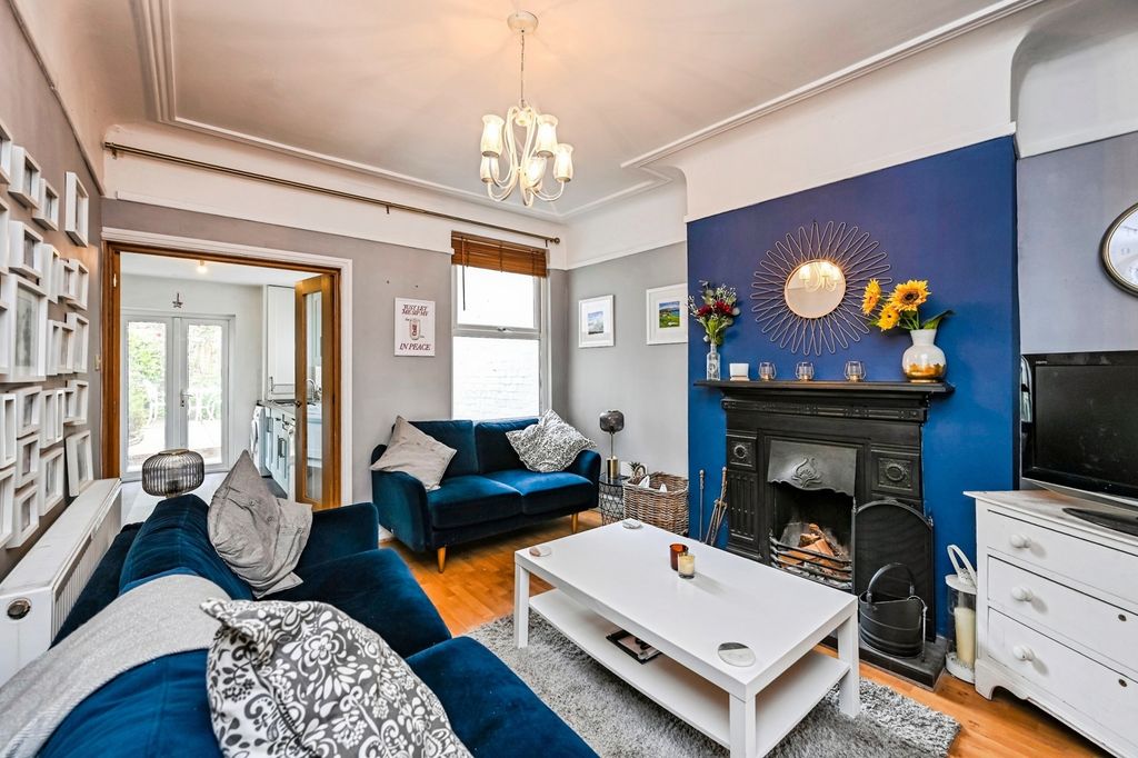 Property photo 3 of 16 Pbox-Img.Jpg