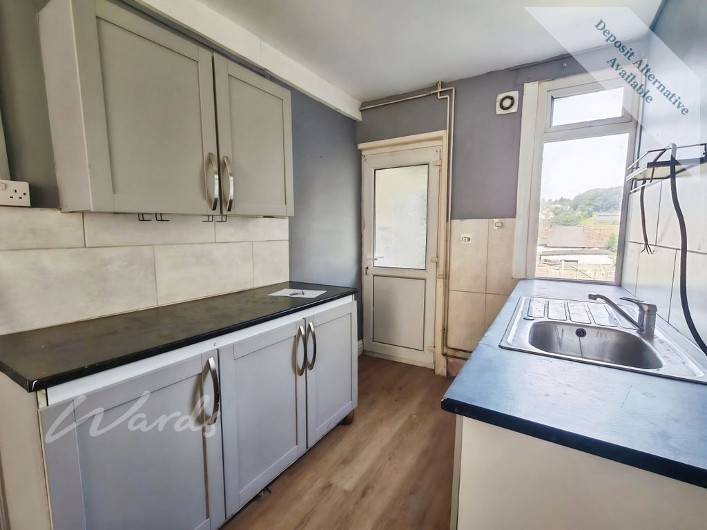 Property photo 2 of 7 Kitchen