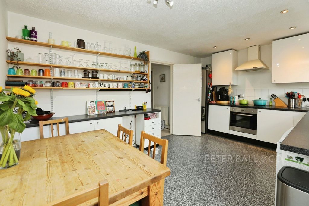 Property photo 3 of 20 Kitchen/Dining Room