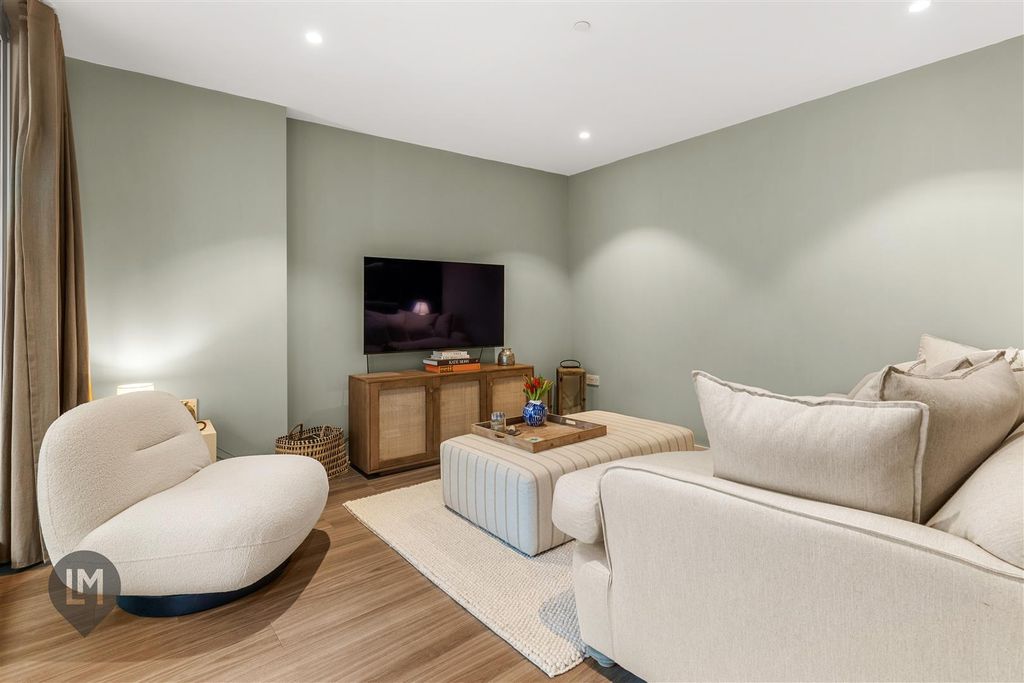 Property photo 3 of 10 Living Room