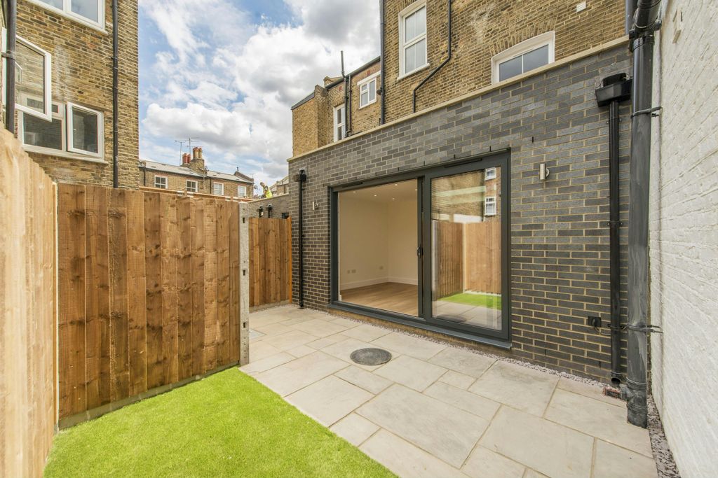 Property photo 3 of 15 Private Garden Space
