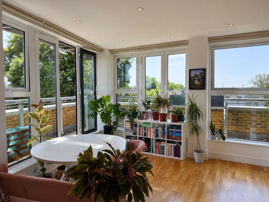 Property photo 1 of 8 Conservatory