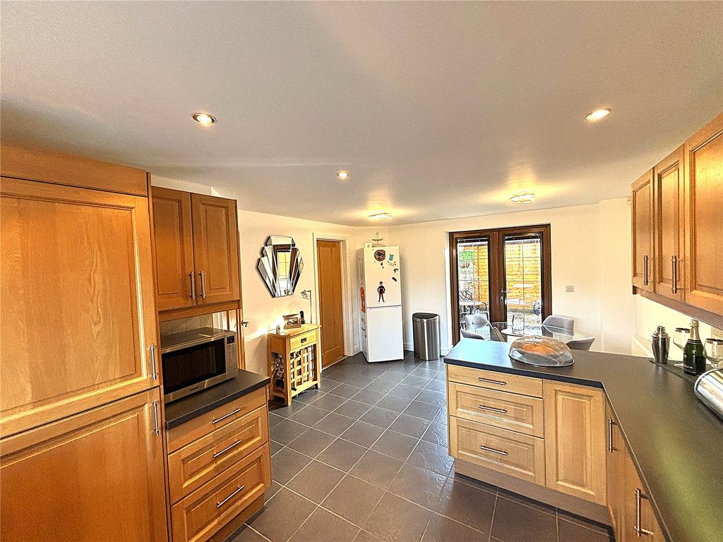 Property photo 2 of 16 Picture No. 36