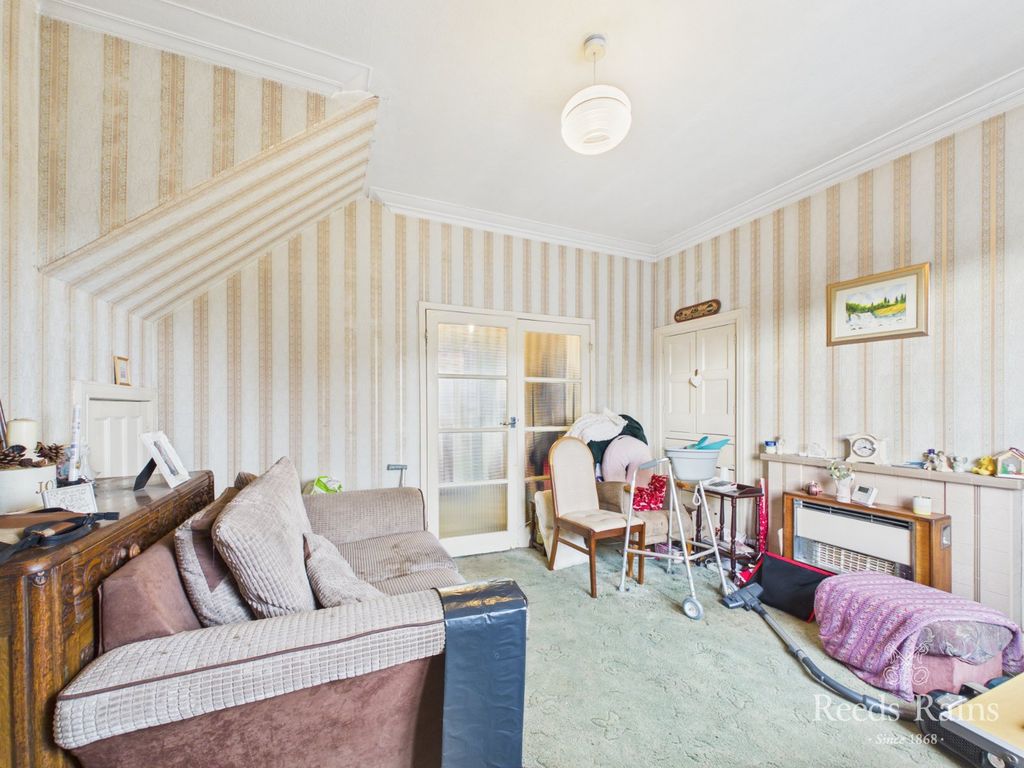 Property photo 2 of 16 Sitting Room