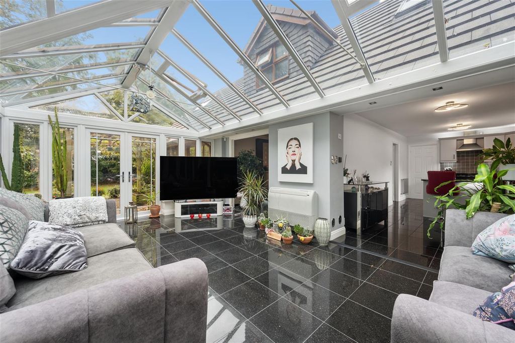 Property photo 2 of 23 Conservatory