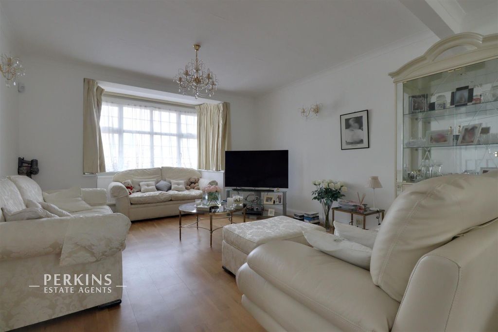 Property photo 3 of 12 liv.Jpg