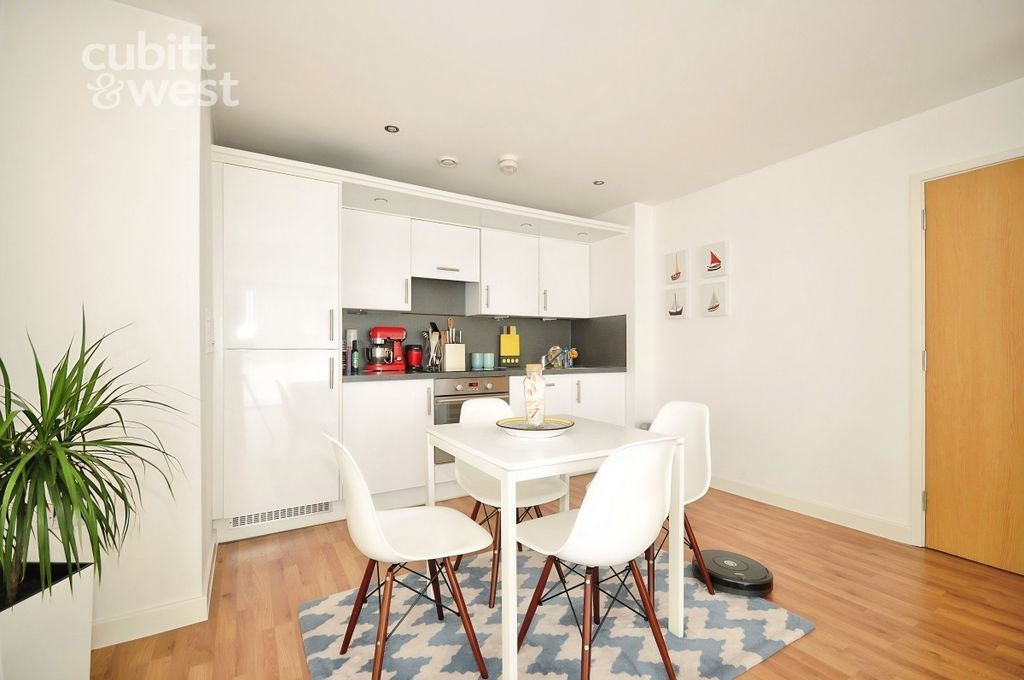 Property photo 3 of 11 Kitchen/Dining Area