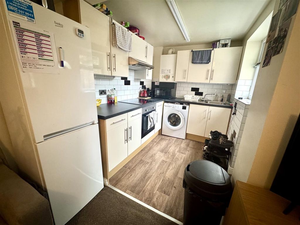 Property photo 3 of 11 Tempimageznt4Wb.Jpg