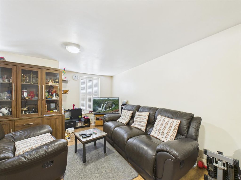 Property photo 3 of 8 Cam02435G0-Pr0254-Still011.Jpg