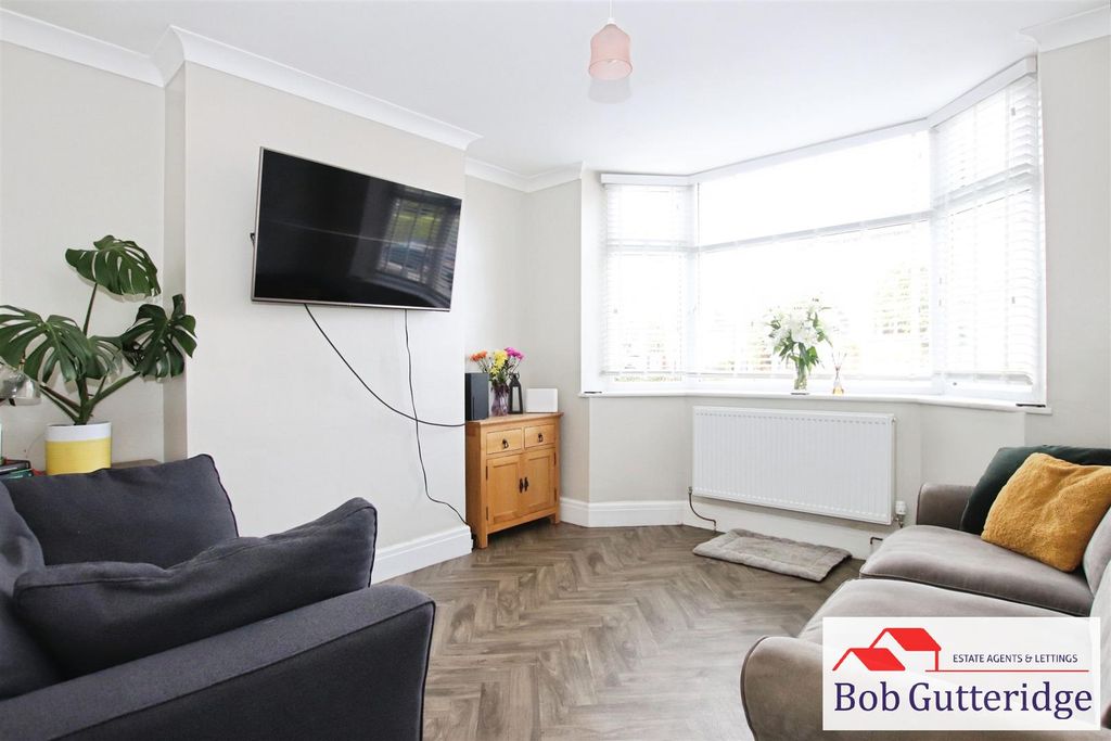Property photo 2 of 20 Bay Fronted Lounge