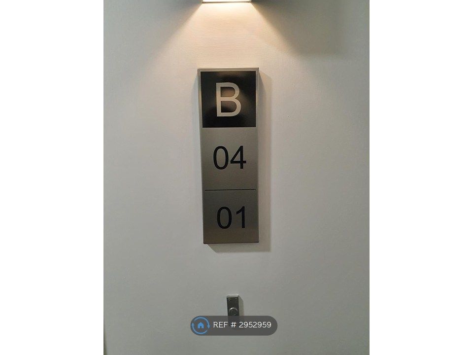 Property photo 1 of 7 Entrance