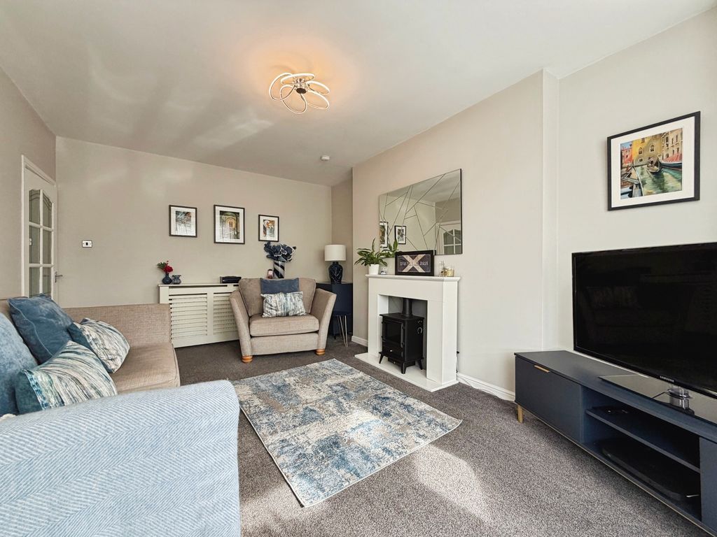 Property photo 1 of 13 Lounge