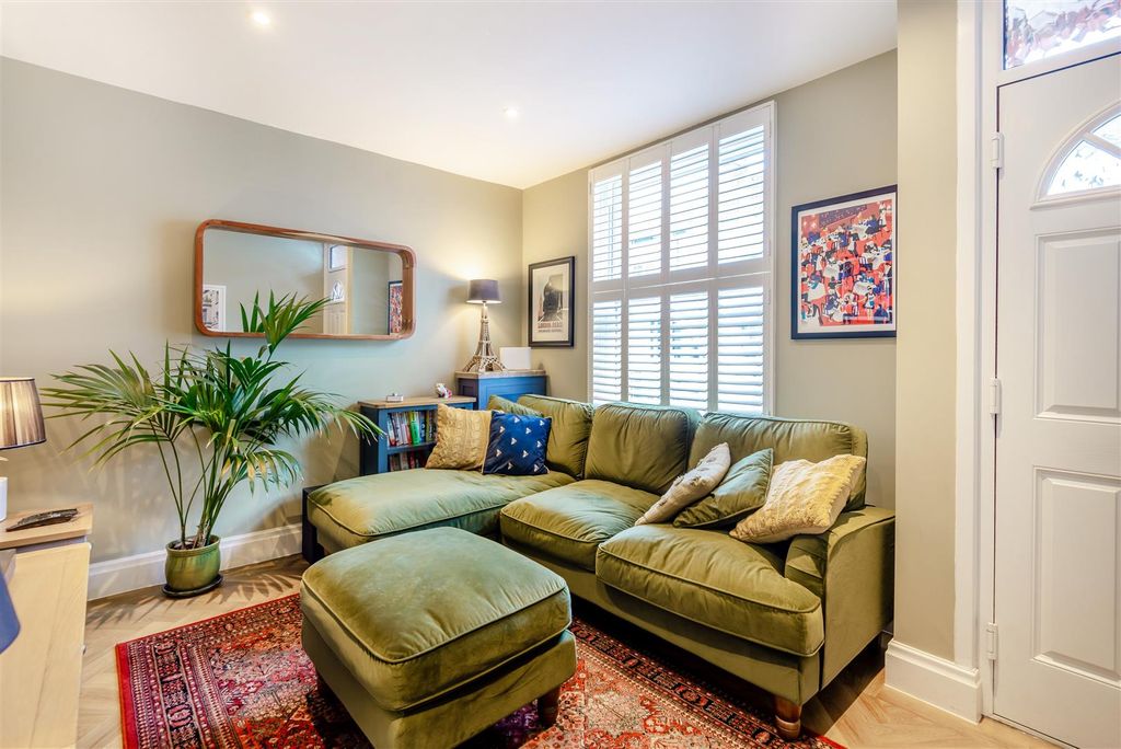 Property photo 2 of 19 8667071-Interior12.Jpg