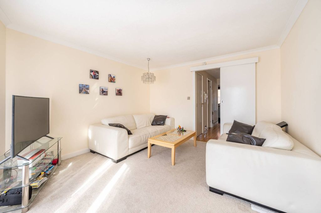 Property photo 2 of 11