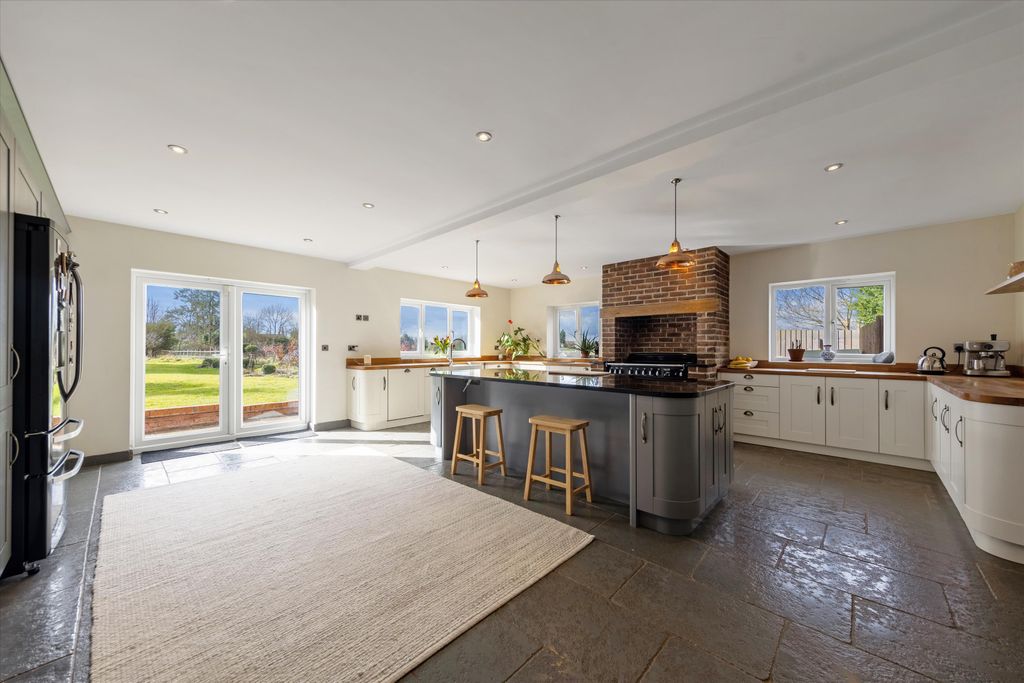 Property photo 3 of 22 Image