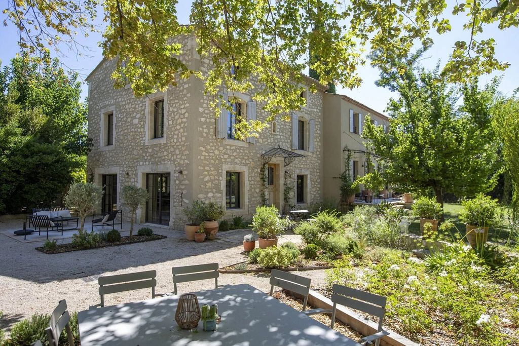 Property photo 1 of 49 Paradou / Alpilles - House Within Walking Distance Of The Center - Landscaped Enclosed Garden 1,500Sqm - Swimming Pool - Terrace