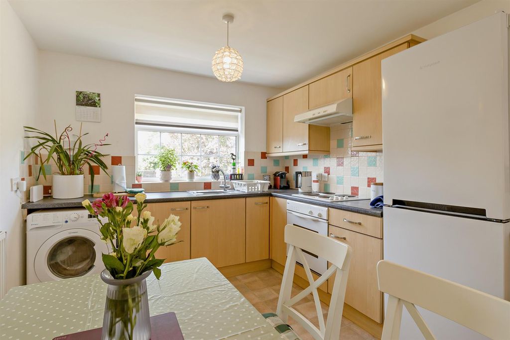 Property photo 2 of 15 Dining Kitchen