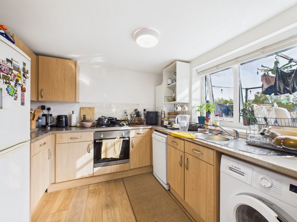 Property photo 2 of 14 4548037