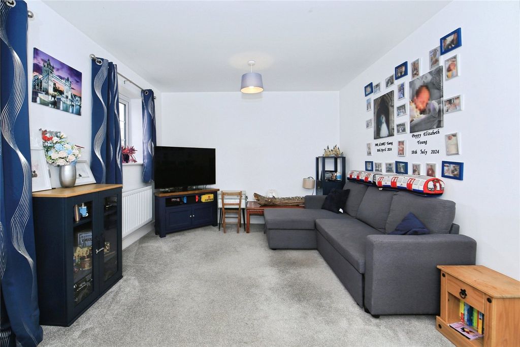 Property photo 2 of 12 Picture No. 11