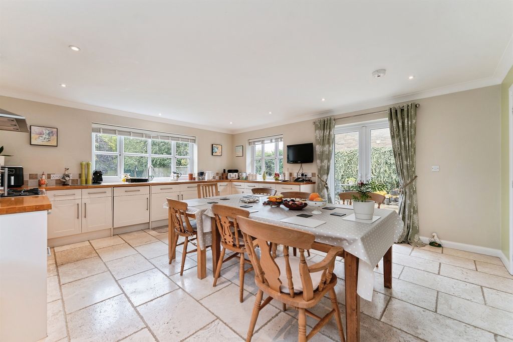 Property photo 3 of 24