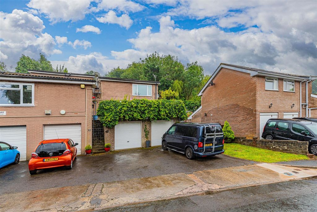 Property photo 2 of 20 St Davids Court 32-20.Jpg