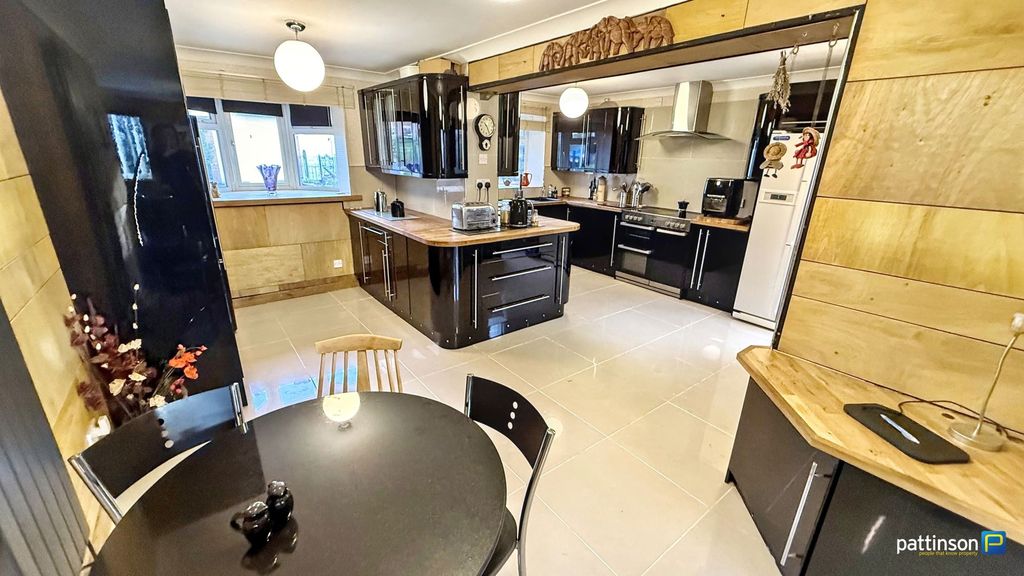 Property photo 3 of 41