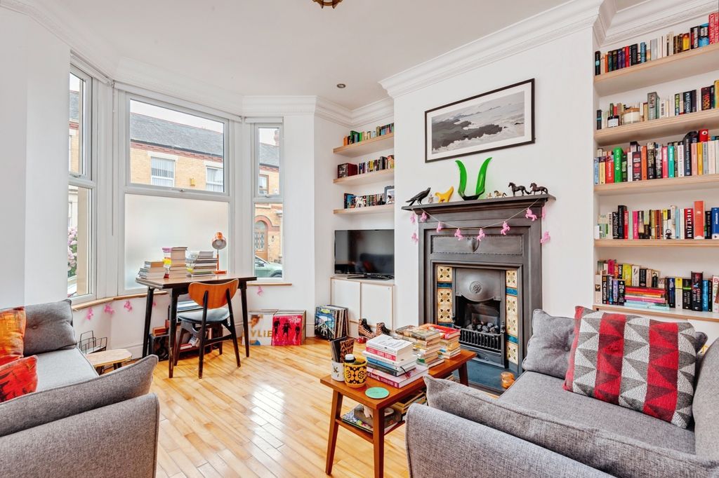 Property photo 3 of 16 Pbox-Img.Jpg