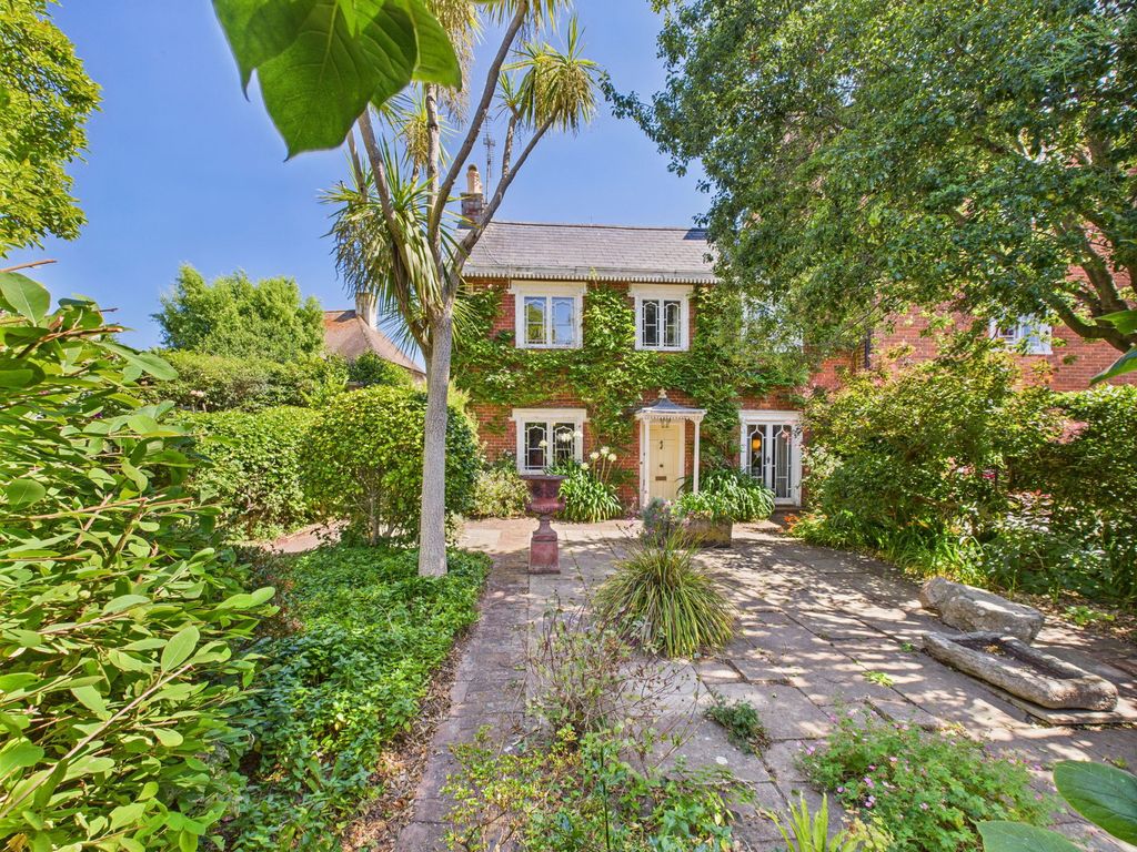 Property photo 1 of 22