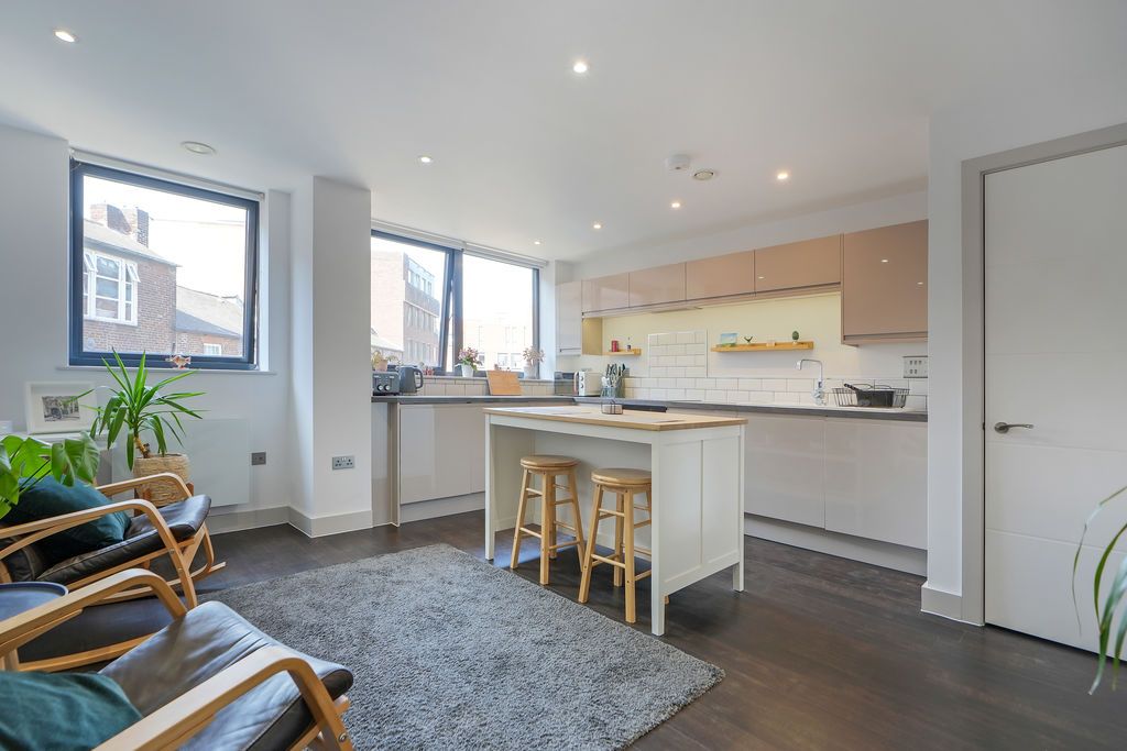Property photo 2 of 17 Living / Dining / Kitchen