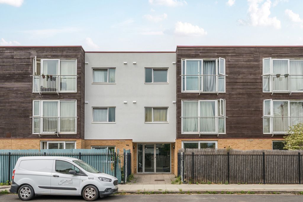 Property photo 1 of 18 1469196-1-6A19867...