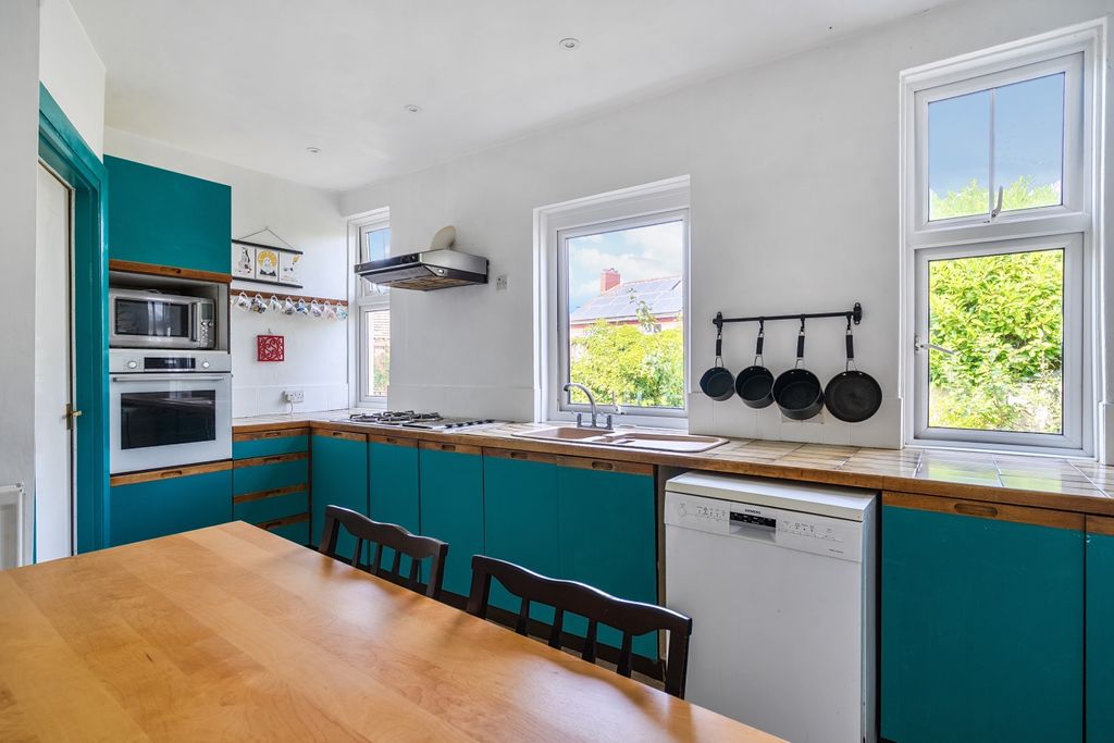 Property photo 3 of 20 9-6A6246Ca69213-1497760-19F8Fe46c0Aae-11-1-1