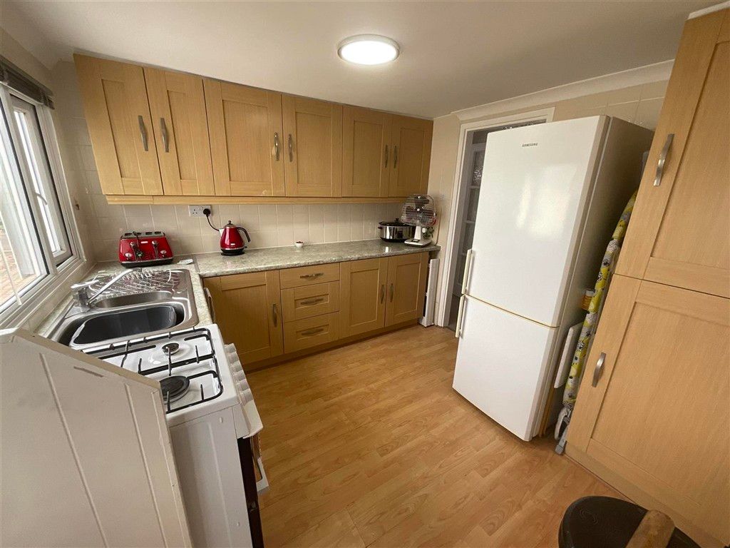 Property photo 1 of 9 Kitchen