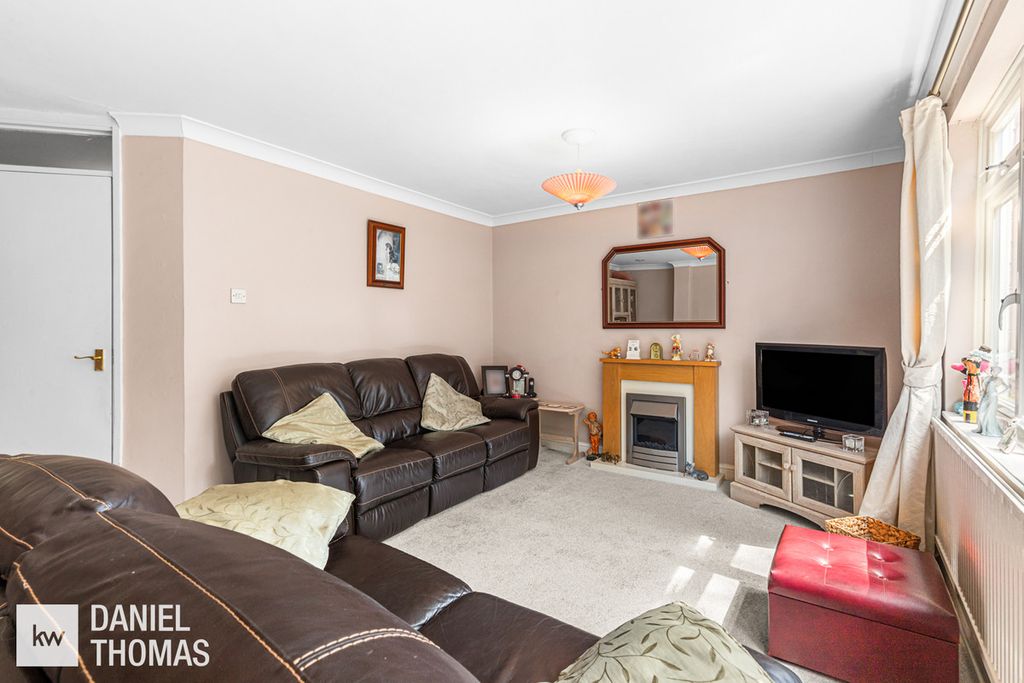 Property photo 3 of 25