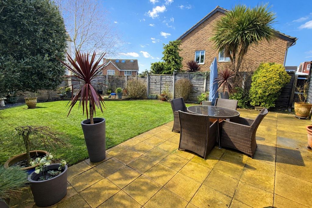 Property photo 2 of 21 Garden 2.Jpg