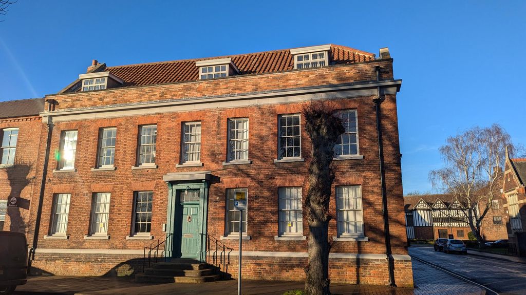 Property photo 1 of 3