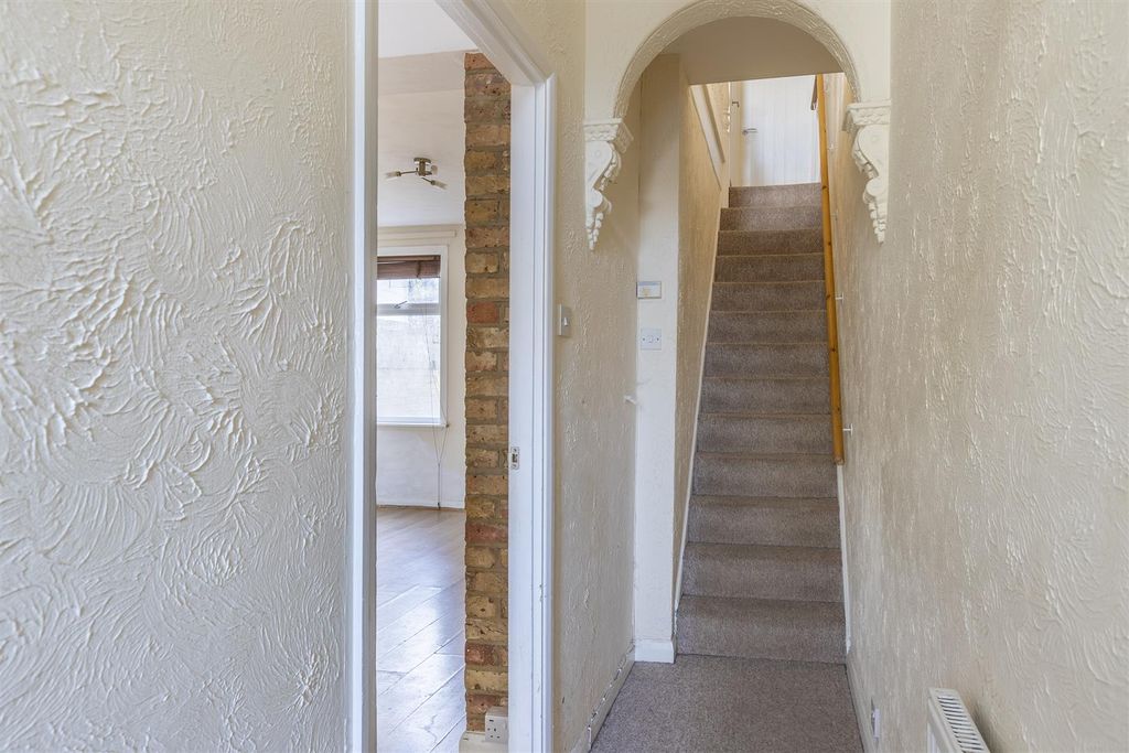 Property photo 2 of 28 Entrance Hall