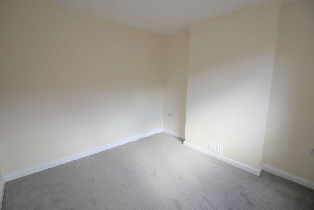 Property photo 3 of 10 Dining Room