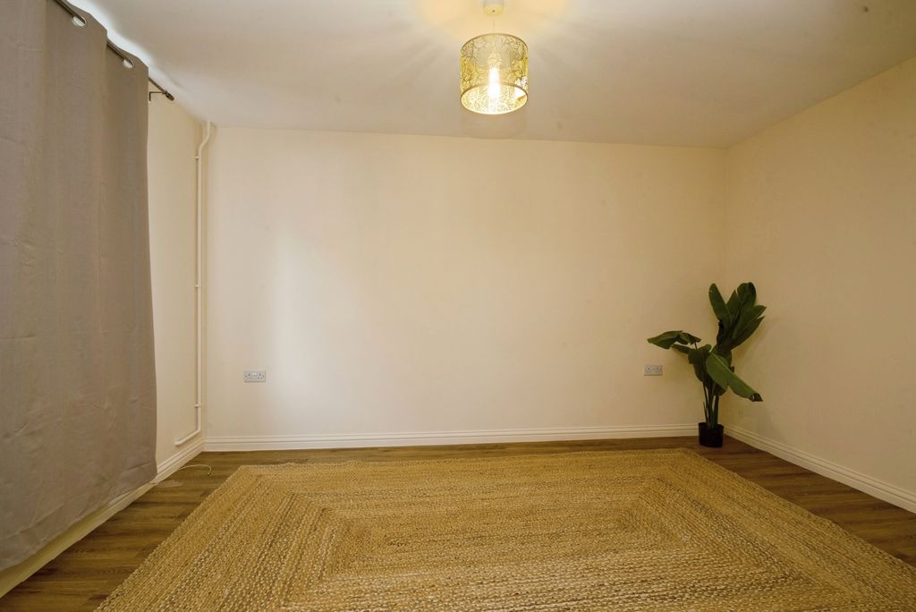 Property photo 2 of 20 Pbox-Img.Jpg