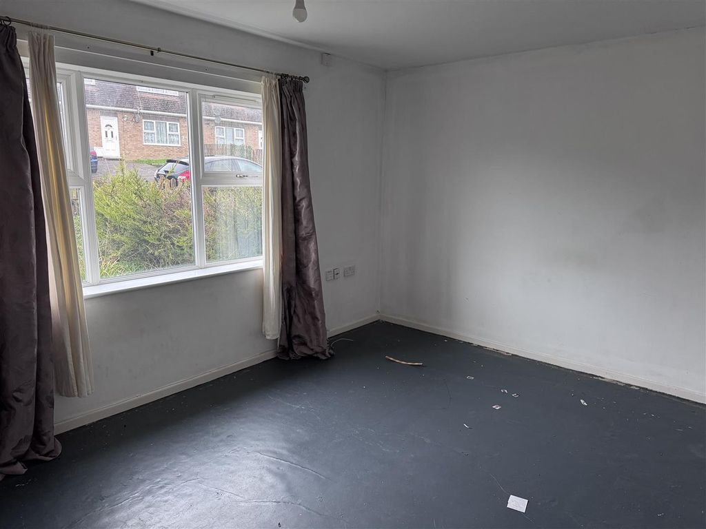 Property photo 3 of 8 Lounge