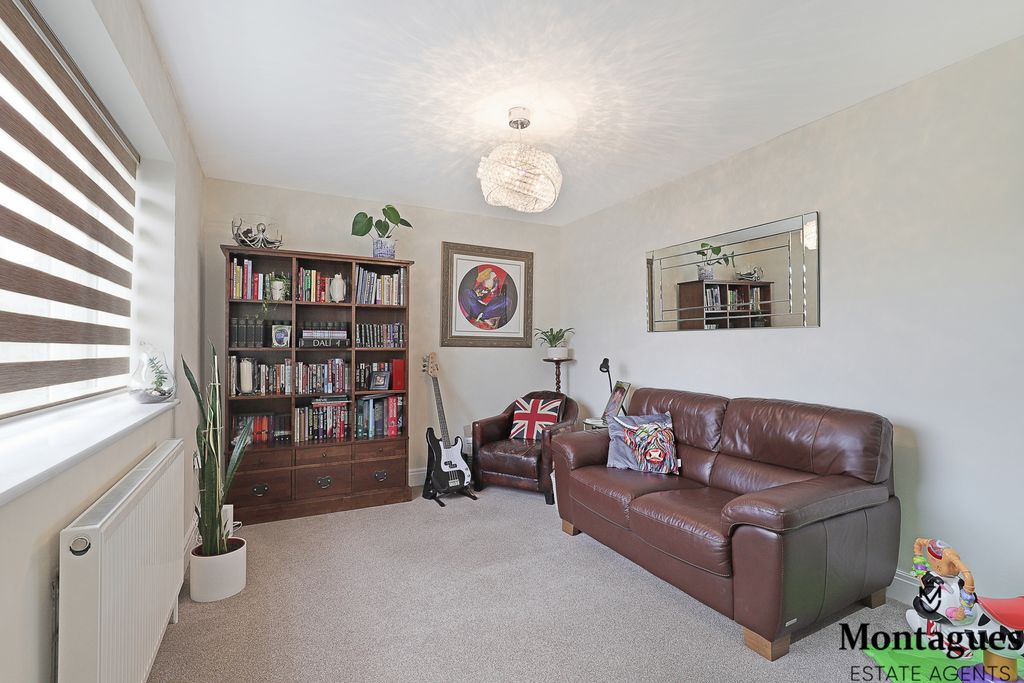 Property photo 3 of 31 Photo 12