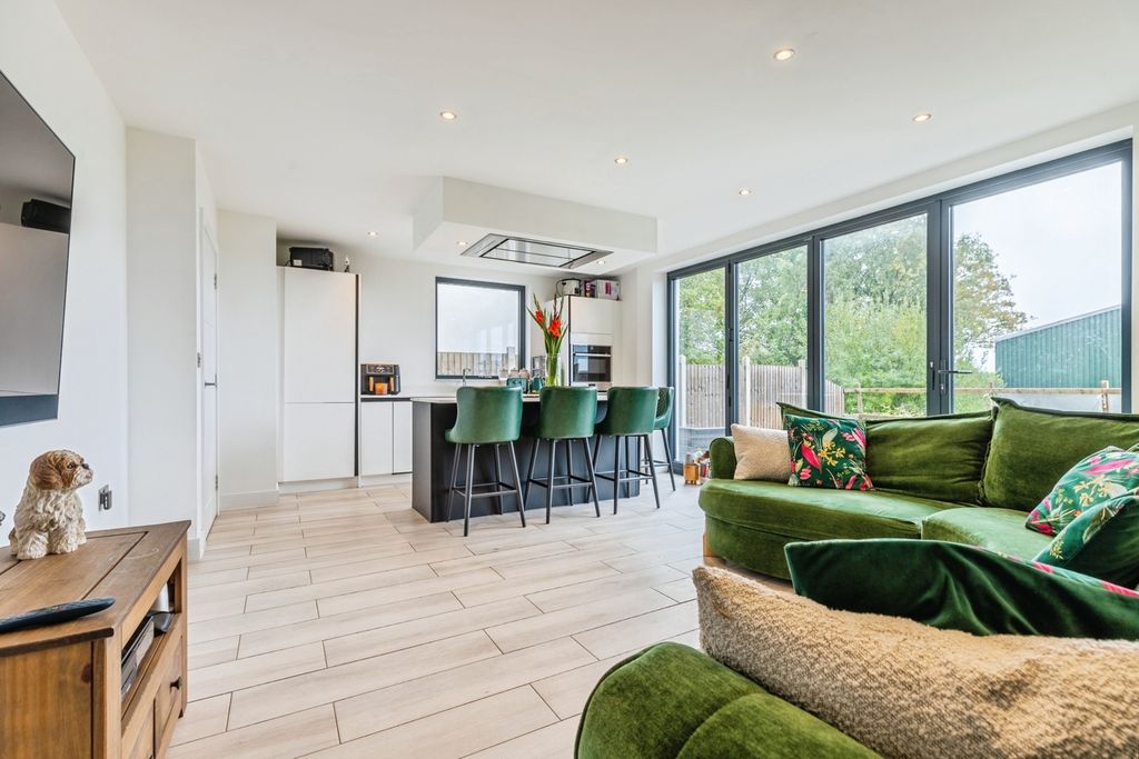 Property photo 3 of 29 Photo