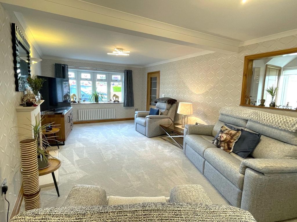 Property photo 2 of 39 Living Room