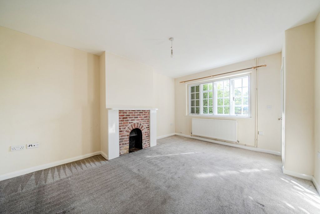 Property photo 2 of 10 1492825-9-6A57621...