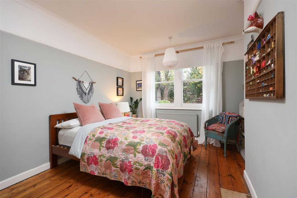 Property photo 3 of 25