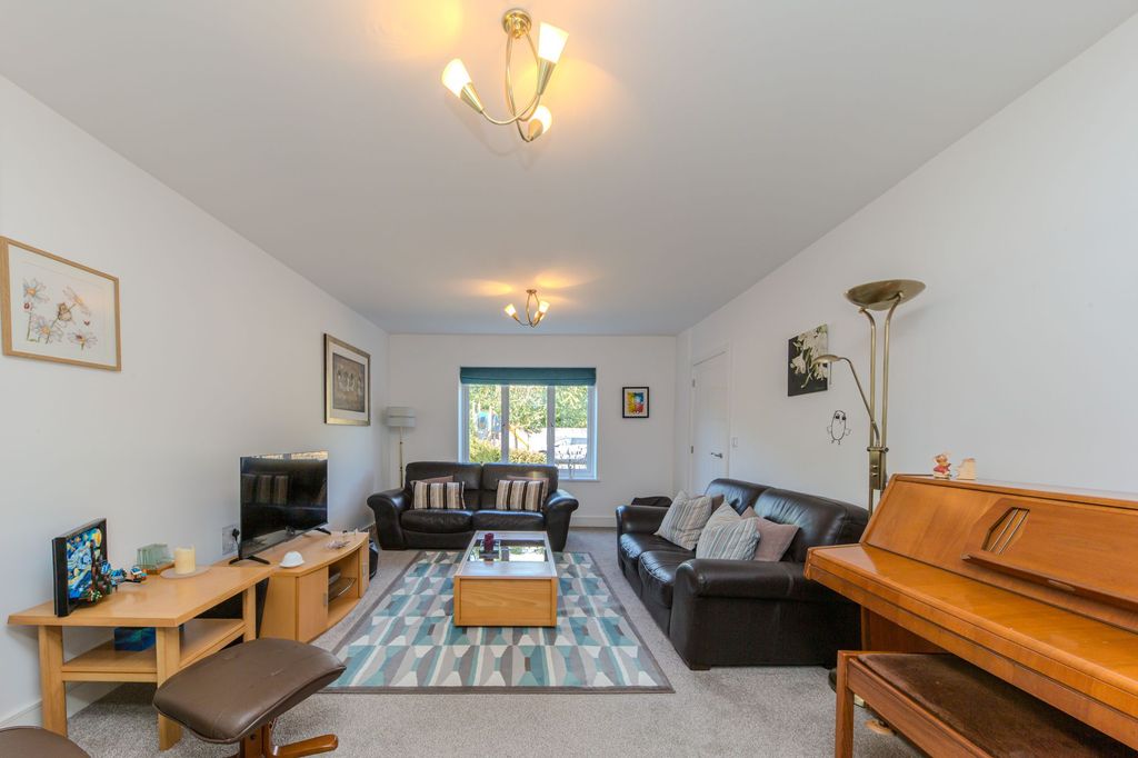 Property photo 3 of 27