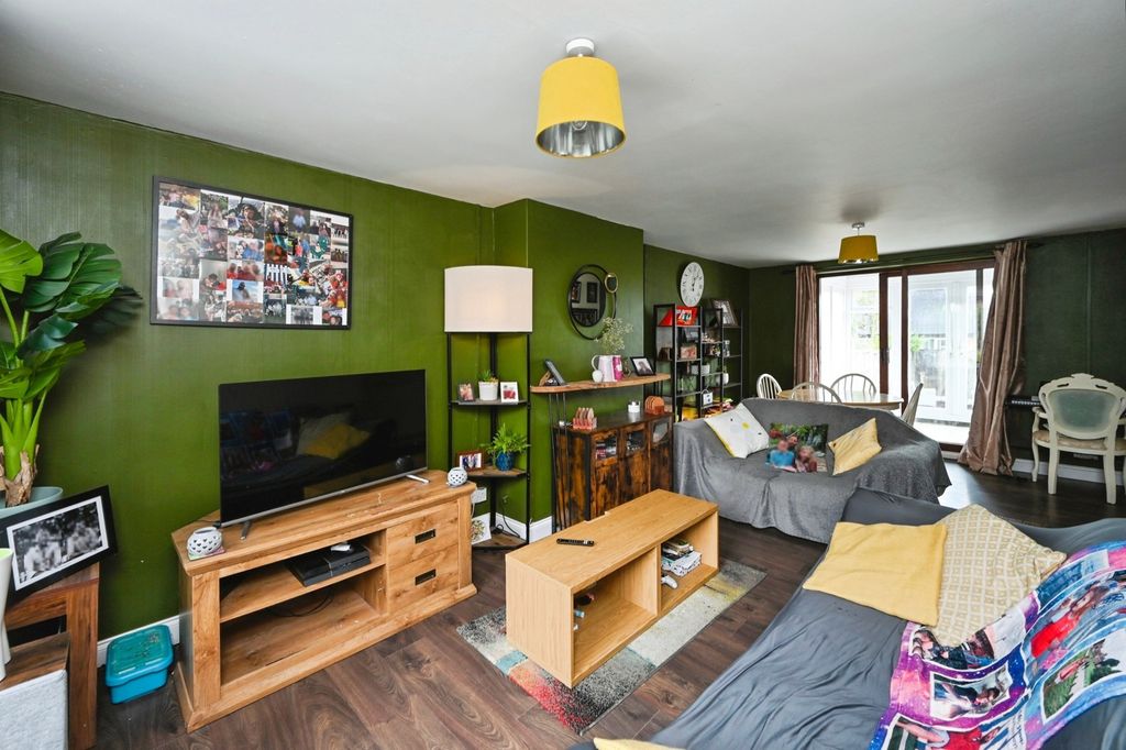 Property photo 3 of 16 Photo